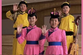 明天（7月27日）19:00，我将与飞越彩虹蒙古族童声合唱团的四名小歌唱家们一起聊聊天，听听他们的音乐故事。#老俞闲话 #大有学问视频封面