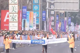 破重马纪录！净成精02:07:17！#2025重庆马拉松 男子组冠军产生！#重马新纪录诞生 #比赛视频封面