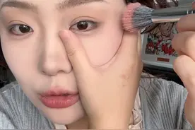 纯新手腮红画法❗️超自然显脸小不挑颜色10s搞定 #美妆种草 #学生党好物推荐 #平价彩妆 #新手化妆 #腮红视频封面