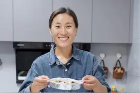 空气炸锅烤青龙板栗教程来啦!工作日报已提交，大宝们 请注意查收! 1.冲洗栗子~ 2.栗子开一字口(壁纸刀很方便) 3.凉水下锅煮5分钟 4.空气炸锅170度#青龙板栗 #十个勤天 #种地吧 #空气炸锅烤栗子 #糖炒栗子视频封面