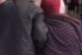 陪诊服务在上海九区试点 不少人当起“临时儿女”陪老人看病  168元2小时 298元4小时 缺口达12万人 不少从业者月入过万#陪诊师 #陪诊服务 #老龄化视频封面