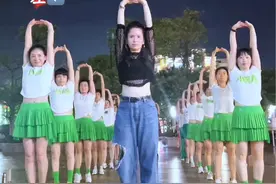 #运动不拉伸等于白健身 拉伸的好处：帮助你放松肌肉、美化身体线条、提高身体的灵活性，降低受伤风险，防止肌肉僵硬！坚持拉伸让你收获意想不到的效果！#拉伸操完整版 #这一路 #热门音乐🔥 #喜欢的收藏学起来视频封面