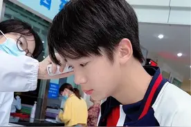 过来人快告诉我！初中生两天不上课会不会更不上！！！ #初中生 #日常vlog #上学 #发烧 #当代初中生的现状视频封面