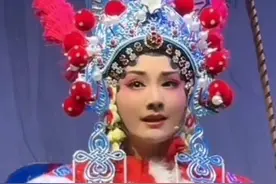 湖北省荆州花鼓戏剧院在洪湖演出 4月4号晚上六点半开锣 #潜江花鼓剧团 #湖北省荆州花鼓戏剧院 #演出现场拍摄 #传播戏曲文化 #开戏了欢迎大家来听戏视频封面