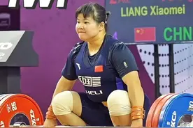 梁小梅，挺举161kg，2023年国际举联卡塔尔大奖赛女子81kg比赛现场！获得三项冠军，并打破了挺举159kg和总成绩283kg两项世界纪录。#举重运动员 #美女运动员 #体育的影响无处不在 #健将级运动员 #举重伤害身体吗视频封面