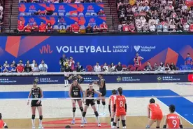 张常宁替补上场效果显著，最终中国女排3:2逆转取胜！ #中国女排 #女排 #排球 #比赛现场 #张常宁视频封面