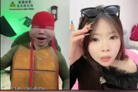 龟哥又装卡吓女主播，最后还收了个女徒弟一起跳“撒不拉”#上闲鱼有钱花#万物皆可挂闲鱼 #搞笑 #直播 #直播录屏分享视频封面
