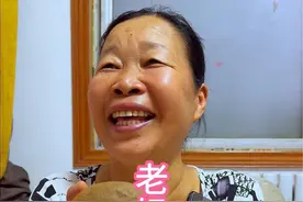 农村家庭欢乐趣事多，老妈辛苦了几十年，如今终于有了自己的事业，越干越起劲，我们做儿女的也起哄和老妈开心，一家人其乐融融。 #我的乡村生活 #记录我的真实生活 #返乡创业视频封面