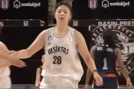 漂亮！#李月汝 和队友配合也太默契了吧！#中国女篮视频封面