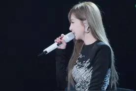 王心凌演唱会现场被喊老公，姐姐秒破功，这届粉丝真难带，又调皮上了呀～#王心凌 #王心凌名场面 #王心凌和粉丝的双向奔赴