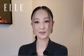 #ELLE带你看时装周 和郑希怡相约在Balenciaga冬季25系列发布秀开始前，一聊起她今日的“YOTD”，话匣子打开就停不下来啦！ #巴黎时装周 #时装周 #hello时尚季视频封面