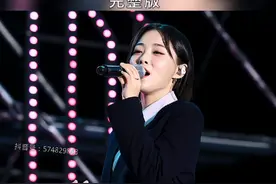 爱的疲惫爱的很累，伤痕累累心碎滋味，痛了哭了无人安慰，岁月无情缘分如水……#歌曲 #爱的疲惫爱的很累 #歌词句句入心 #情感音乐分享