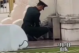 致敬！国旗卫士连续站岗两个小时纹丝不动，看到休息室的这一幕真令人心痛#国旗护卫队