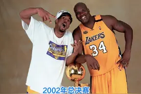 2002年总决赛科比场均26.8分5.8篮板5.3助攻带领湖人拿下三连冠！视频封面