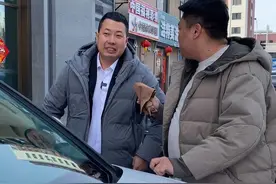 大堂经理帮前同事安排司机工作#大堂经理 #老四的快乐生活视频封面