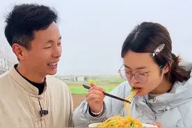 有些人炒粉丝不是粘锅就是起坨，按照我的这个方法非常好吃#农村美食 #爱生活爱美食 #龙口粉丝