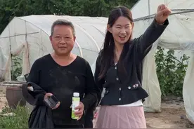 我远嫁到江苏七年了，在我的记忆中，我的公公是一个很好的人，没发过脾气也不爱说话，一个人总是在默默的为我们付出，对我好，远嫁能遇上这种公公是我最大的幸运，这次出差一定要带他好好玩玩。#夫妻 #夫妻日常 #农村生活 #父母