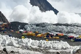世界第二高峰乔戈里峰（海拔8611米）攀登第30天 第二次探访日本人登山营地期间，发生了雪崩，大家见识下它的威力吧。#乔戈里峰 @DOU+小助手 @抖音短视频视频封面