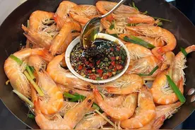 这才是白灼大虾的正确做法，虾肉Q弹紧实，原汁原味，一点也不腥#白灼虾 #大虾 #吃虾吃虾视频封面