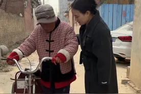 妈妈生病到如今有十来年了，现在懒得运动也不想出门光躺在床上，严厉的吵着她逼着去带她锻炼，因为我想让妈妈恢复起来 还要让她陪我更久更久一点……#情感 #农村生活视频封面