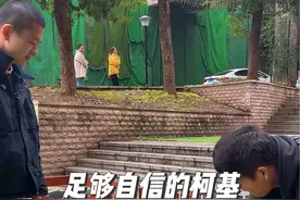 性格胆小，但咬人强势的柯基 训练这种咬人的狗，一定得让它明白，我们人才是它的老大，咬人就是不行#柯基#重庆训犬#养狗经验分享 #会训犬的老黄 #动物的迷惑行为视频封面