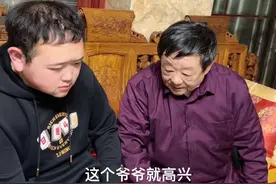 大侄子想尽自己的一份孝心为双双姑姑做点事情#立碑 #孝心@美双亲侄子视频封面