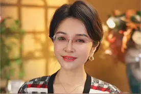 你身边如果有这样两种人，记得一定要深交。第一看起来很年轻的人，如果一个人的长相显得年轻，看起来比实际年龄小很多，这个人一定非常善良，因为这个人保持真心，没有心眼儿，往往眼光柔和，面容慈祥，比同龄人年轻，这叫相由心生。第二，独来独往的人，这种人从来从来不扎堆，善良也不搬弄是非，只喜欢把自己该干的事情干好，享受自己干干净净的世界和干干净净的生活圈子。这种人活得很清醒，眼观世界，非常值得深交。#春节 #生活感悟 #读书视频封面