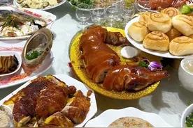 带大家来看看湛江吴川的豪华婚礼，全场免收礼金，一桌18道菜 你们喜欢这样的酒席吗？#农村酒席 #湛江吴川 #美食vlog视频封面