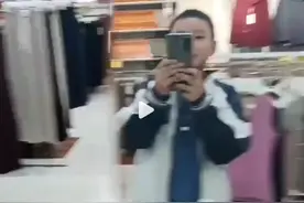 小男孩和奶奶的暖心互动图片