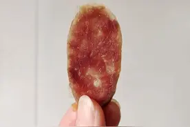 做了20年香肠的大妈，教你在家制作香味醇厚的香肠，值得借鉴图片