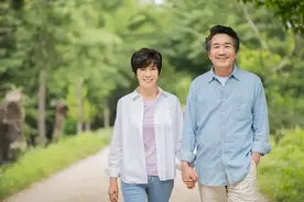 男性开始衰老时，一般会有“1臭2大2小”，若你没有，恭喜算年轻图片