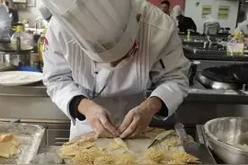 好一朵色香味俱全的“菊花鱼”！看全省中职烹饪选手在扬秀出“顶尖”刀工图片