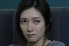 《三十而已》王漫妮永远不知，她喝82年的拉菲、办15万的健身卡、住8000元的酒店，其实都是海王梁正贤设的局图片