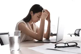 常生气总抑郁，身体易长疙瘩，揉开这几处，才知道自己憋了多少气图片