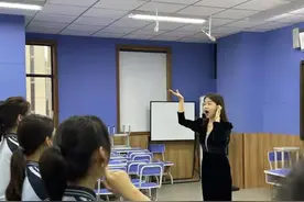校长也无奈！揭秘我们学校那位让人哭笑不得的奇葩女老师！图片