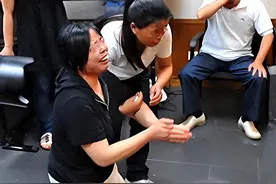 2009年，女学霸为爱拒供黑人男友，被判枪决后哭着向父母表示忏悔图片