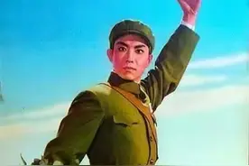 简考《奇袭白虎团》是谁打的？缴获的是什么旗帜？图片