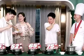 董宇辉吃重庆火锅，盼盼露馅了，宇辉额头冒汗表情包丰富图片