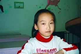 07年，内蒙6岁女孩因特殊能力，被部队破格录取，成为最小军官图片