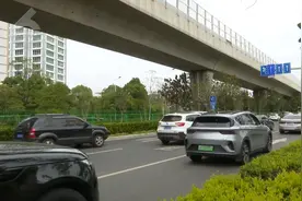 昆明又一路口启用可变车道，提醒→图片