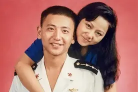 烈士王伟牺牲后留下一子，江主席亲自为其改名，如今继承父亲遗志图片