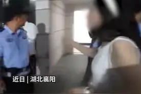 闹大了！女子在公厕换衣服被偷拍，视频曝光，网友评论区炸锅图片