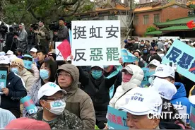 小草风雨中声援柯文哲，“蓝白合”抗恶罢，高虹安也上场图片