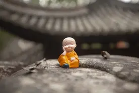 小故事大道理——小和尚买油图片