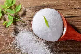 买食盐，可不是越贵越好！看准盐袋子上的3个指标，搞懂了买盐不吃亏​图片