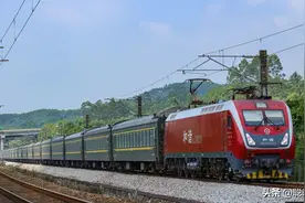 湖北新疆两地直达列车，Z292次全程停靠25站，平均速度约104km/h图片