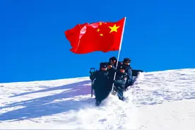 2025年新年献词：一直游，游到海水变蓝图片