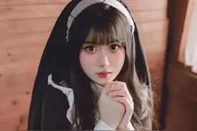 肉肉的美女cos修女，就成了微胖女神图片