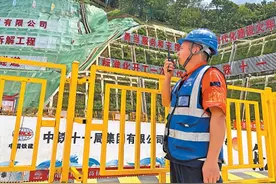 浙江甬舟铁路建设者探索跨海工程技术创新——修隧架桥 穿山越海（工匠绝活）图片