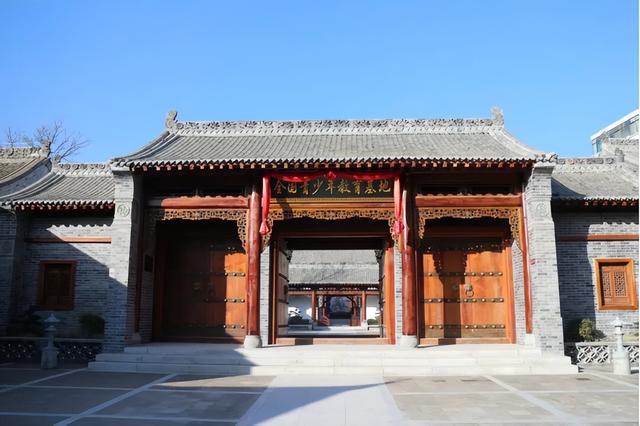 五一走进两当，追寻红色记忆